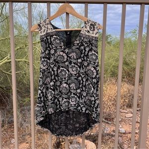 ⬇️💲Lucky Brand Women’s Sleeveless Top Size S/P Color Black & Beige Pattern